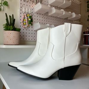 NWOT White Pleather Boots Sz 9.5